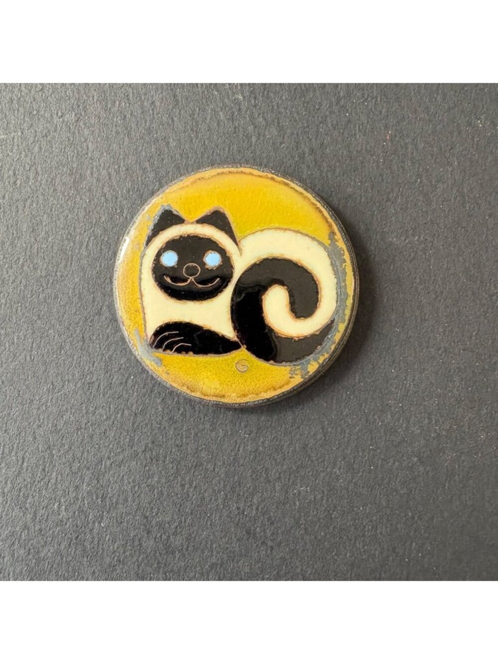 Unbranded Siamese Cat Disk Brooch without pin Vintage flaws